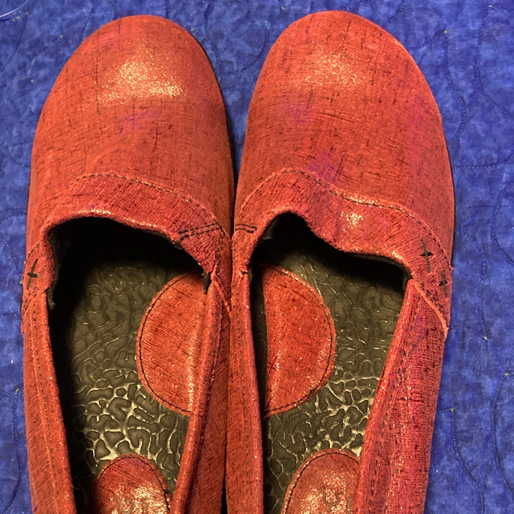 b.o.c maroon shimmer shoes size 11, worn once